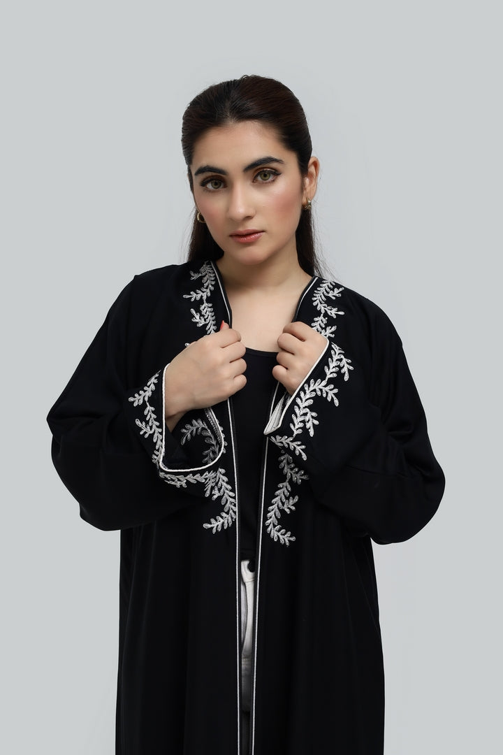 Zayna – The White Crest